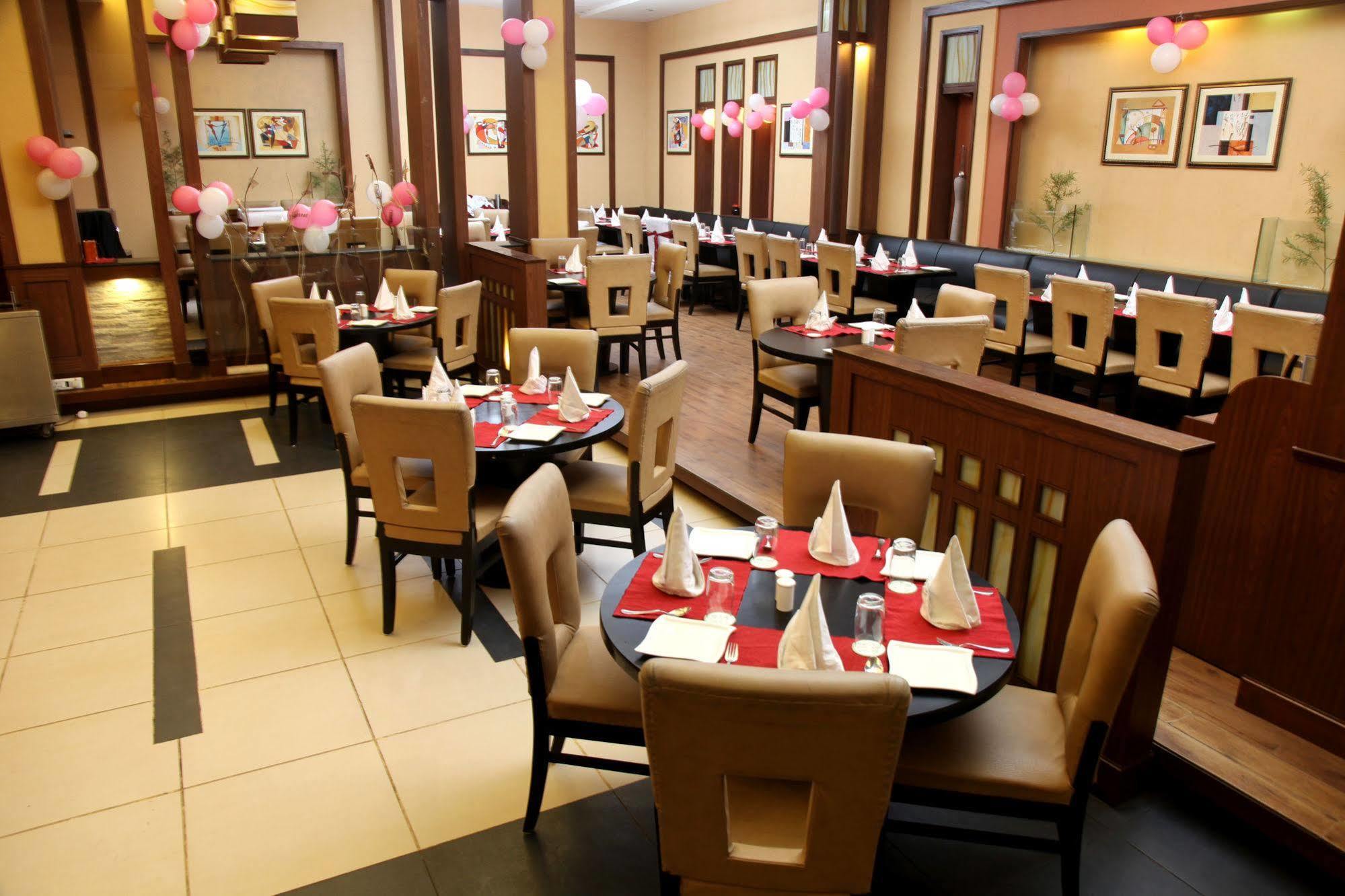 Hotel Pal Heights Bhubaneswar Zewnętrze zdjęcie